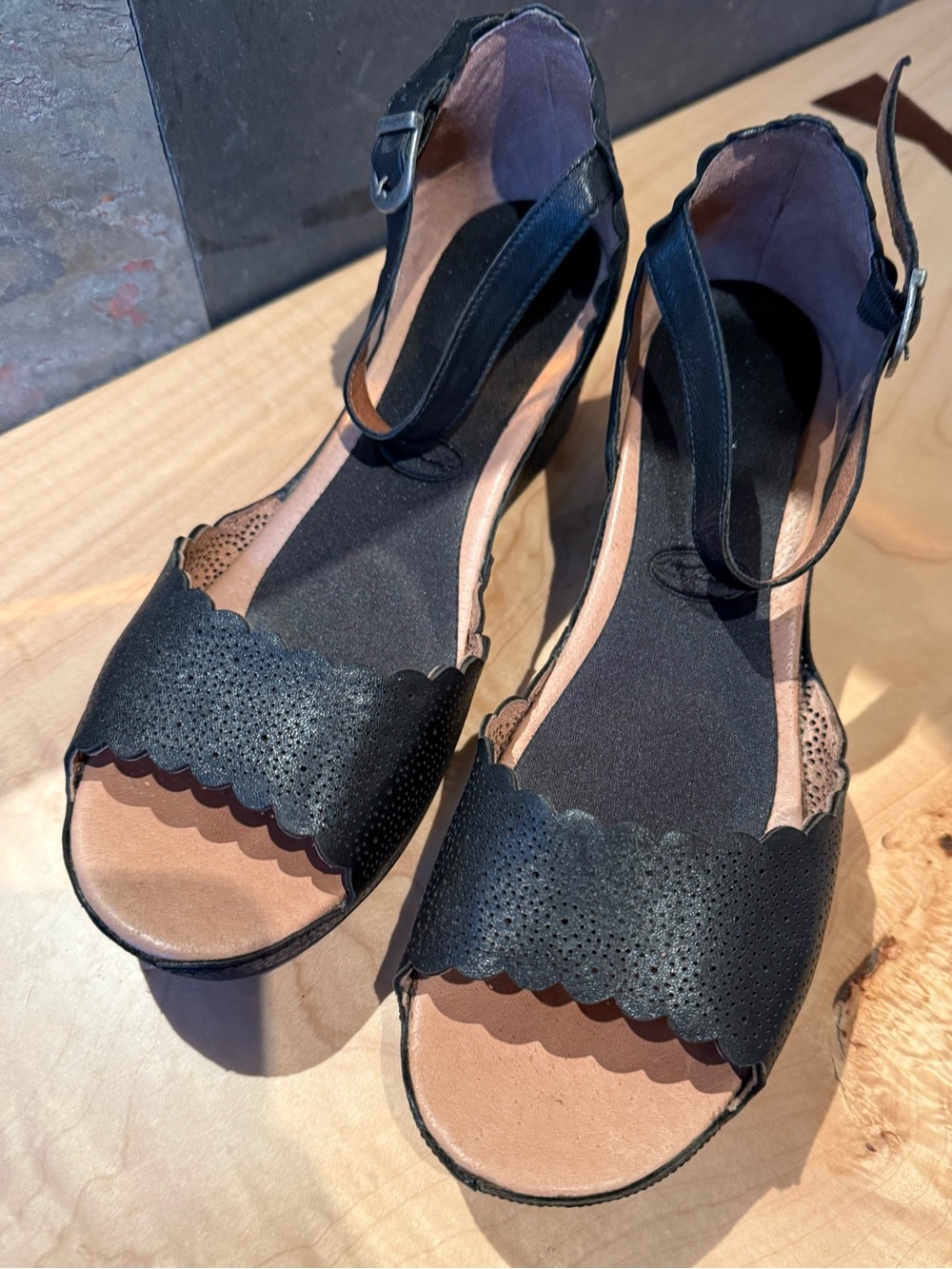 Sundance Black Leather Perforated Cutout Wedge Heeled Sandal Size 40/
Sz 9 - Picture 10 of 12